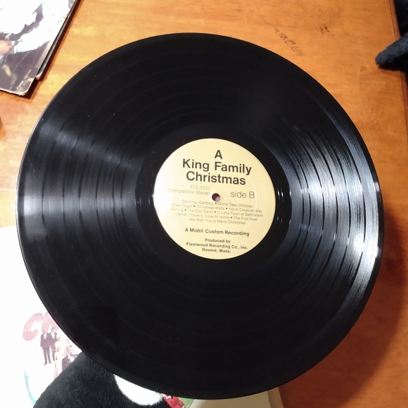 A King Family Christmas Vinyl Record - Picture 6 of 6